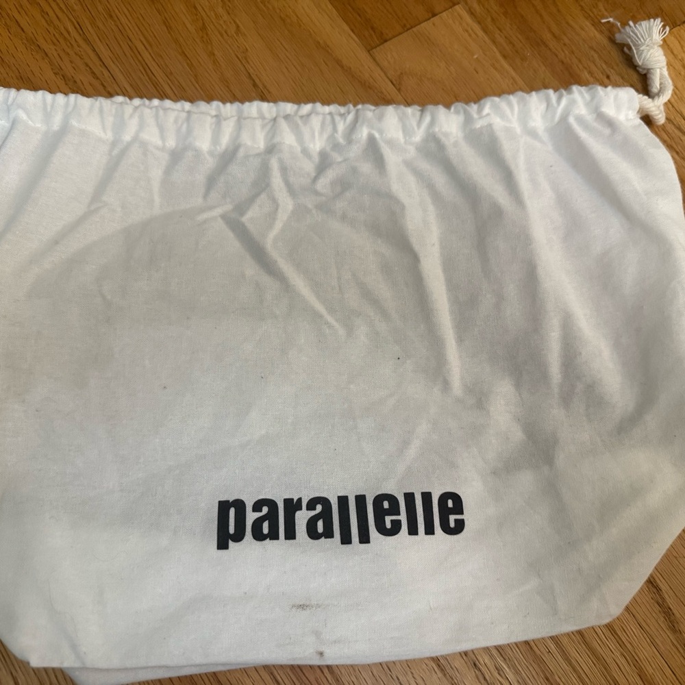 Parallelle dark red small makeup case - image 9